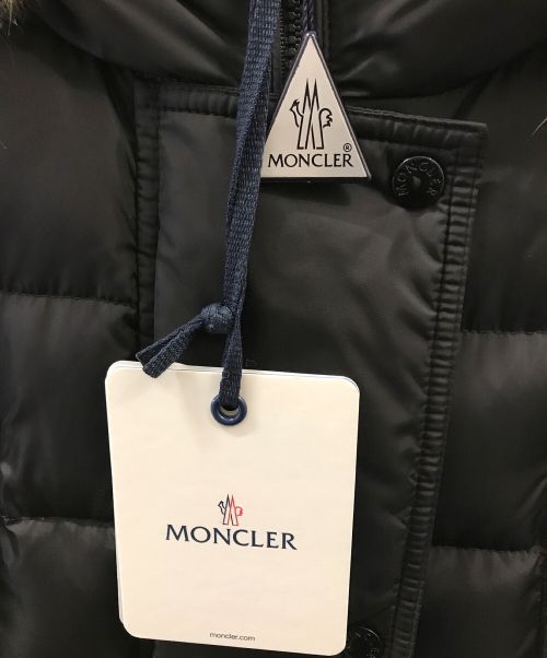 MONCLER（モンクレール）MONCLER (モンクレール) ファー付ダウンコート ブラックの古着・服飾アイテム