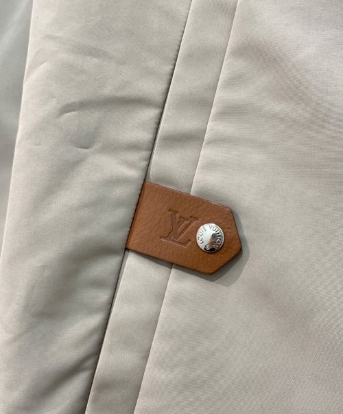 LOUIS VUITTON（ルイ ヴィトン）LOUIS VUITTON (ルイ ヴィトン) パッカブルナイロンコート ベージュ サイズ:44の古着・服飾アイテム