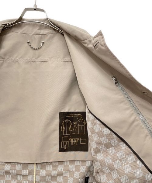 LOUIS VUITTON（ルイ ヴィトン）LOUIS VUITTON (ルイ ヴィトン) パッカブルナイロンコート ベージュ サイズ:44の古着・服飾アイテム