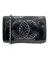 CHANEL（シャネル）の古着「パテントチェーンウォレット」｜ブラック