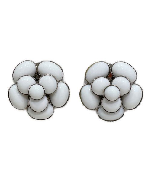 CHANEL（シャネル）CHANEL (シャネル) カメリアイヤリング ホワイト サイズ:-の古着・服飾アイテム