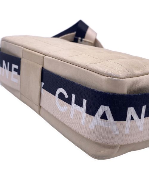 CHANEL（シャネル）CHANEL (シャネル) チョコバー ショルダーバッグ ホワイト サイズ:-の古着・服飾アイテム