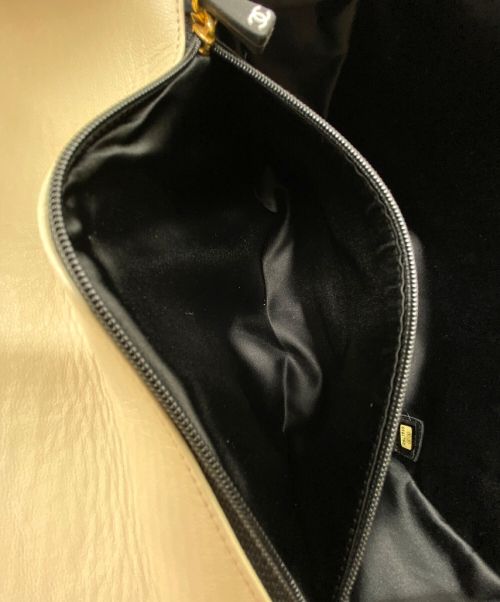 CHANEL（シャネル）CHANEL (シャネル) チョコバー ショルダーバッグ ホワイト サイズ:-の古着・服飾アイテム
