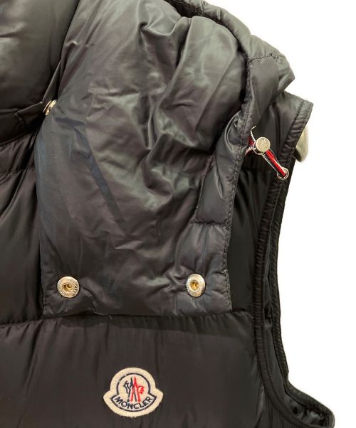 MONCLER（モンクレール）MONCLER (モンクレール) フーデットダウンベスト ブラック サイズ:3の古着・服飾アイテム