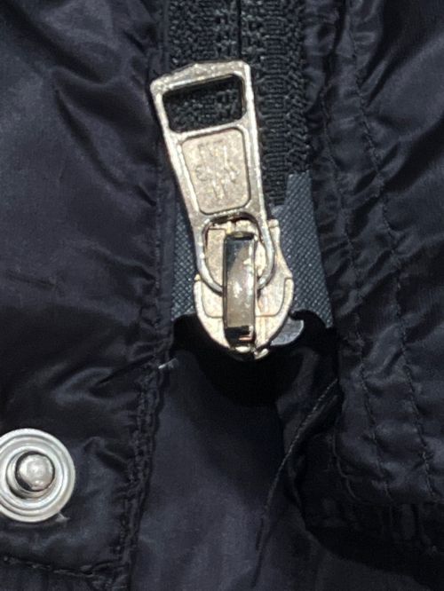 MONCLER（モンクレール）MONCLER (モンクレール) フーデットダウンベスト ブラック サイズ:3の古着・服飾アイテム