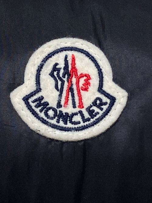 MONCLER（モンクレール）MONCLER (モンクレール) フーデットダウンベスト ブラック サイズ:3の古着・服飾アイテム