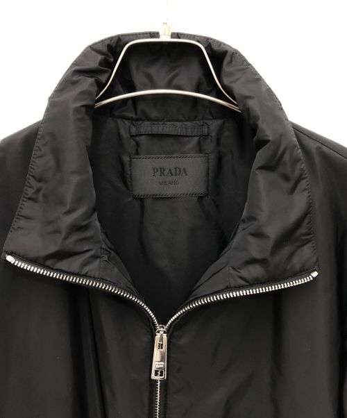 PRADA（プラダ）PRADA (プラダ) ロゴプレートブルゾン ブラック サイズ:52の古着・服飾アイテム