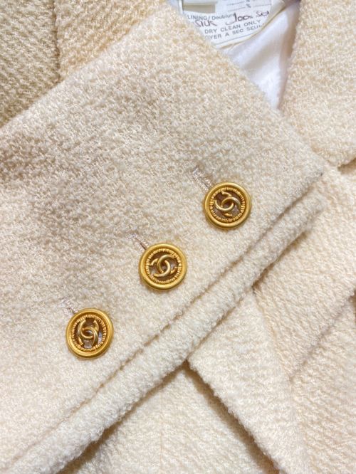 CHANEL（シャネル）CHANEL (シャネル) ココマークボタンウールジャケット アイボリー サイズ:40の古着・服飾アイテム