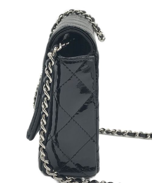 CHANEL（シャネル）CHANEL (シャネル) パテントミニマトラッセショルダーバッグ ブラックの古着・服飾アイテム
