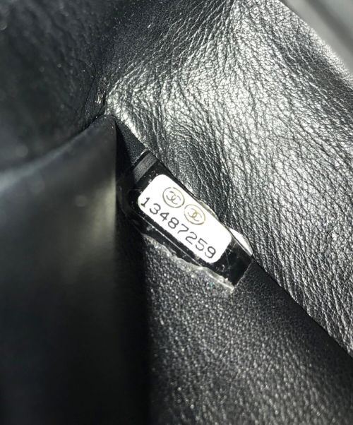CHANEL（シャネル）CHANEL (シャネル) パテントミニマトラッセショルダーバッグ ブラックの古着・服飾アイテム