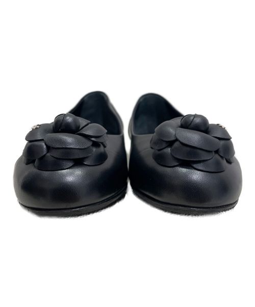 CHANEL（シャネル）CHANEL (シャネル) ココマークカメリアパンプス ブラック サイズ:38の古着・服飾アイテム