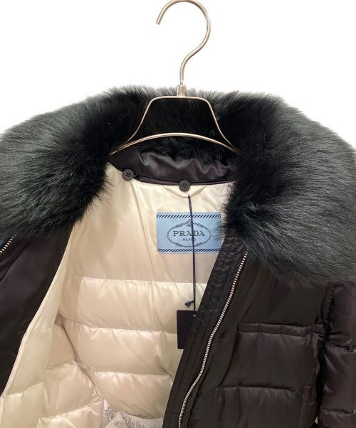 PRADA（プラダ）PRADA (プラダ) 袖ロゴファー付ハーフダウンコート ブラック サイズ:42の古着・服飾アイテム