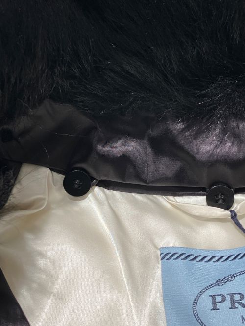PRADA（プラダ）PRADA (プラダ) 袖ロゴファー付ハーフダウンコート ブラック サイズ:42の古着・服飾アイテム