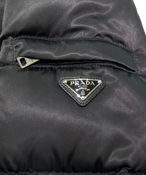 PRADA（プラダ）PRADA (プラダ) 袖ロゴファー付ハーフダウンコート ブラック サイズ:42の古着・服飾アイテム