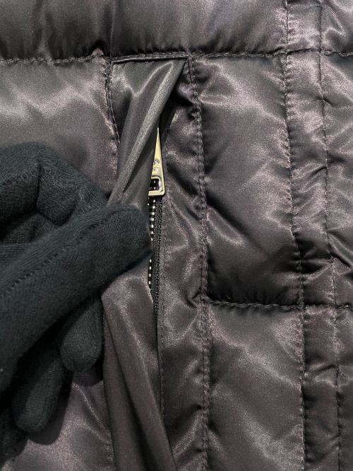 PRADA（プラダ）PRADA (プラダ) 袖ロゴファー付ハーフダウンコート ブラック サイズ:42の古着・服飾アイテム