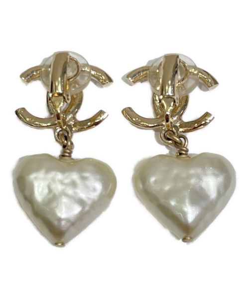CHANEL（シャネル）CHANEL (シャネル) metal gold white CC earrings ホワイトの古着・服飾アイテム
