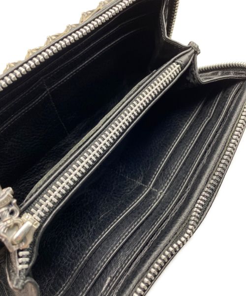 CHROME HEARTS（クロムハーツ）CHROME HEARTS (クロムハーツ) ピラミッドスタッズ ウォレット ブラック×シルバー サイズ:-の古着・服飾アイテム