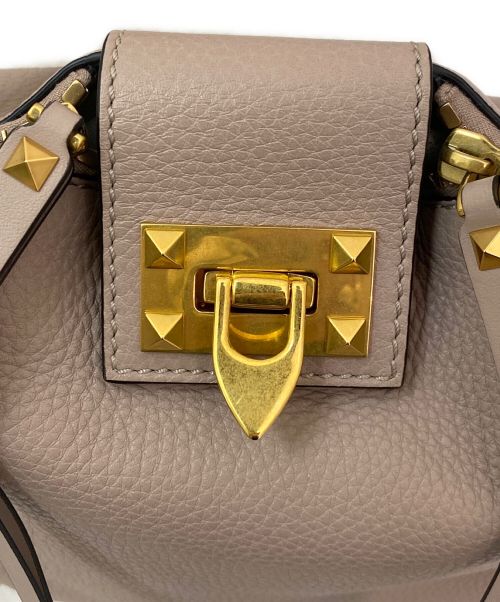 VALENTINO（ヴァレンティノ）VALENTINO (ヴァレンティノ) ロックスタッズハンドバッグ ピンク サイズ:‐の古着・服飾アイテム
