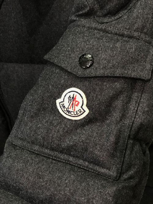 MONCLER（モンクレール）MONCLER (モンクレール) MONTGENEVRE GIUBBOTTO グレー サイズ:SIZE 3の古着・服飾アイテム