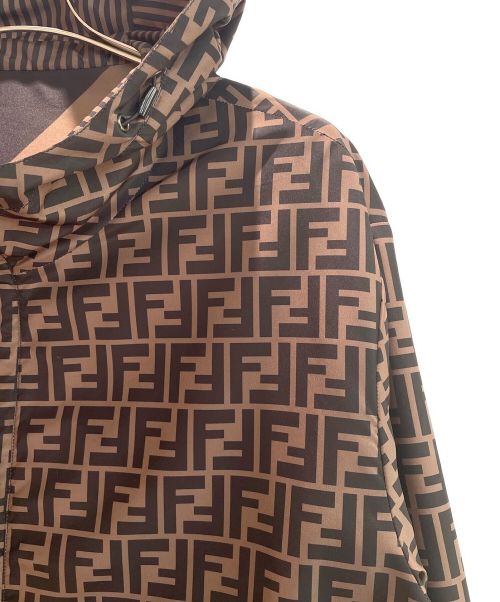 FENDI（フェンディ）FENDI (フェンディ) ズッカ柄 リバーシブルナイロン ジップアップパーカ ブラウン×ブラック サイズ:50の古着・服飾アイテム