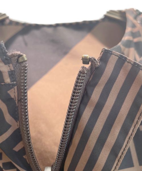 FENDI（フェンディ）FENDI (フェンディ) ズッカ柄 リバーシブルナイロン ジップアップパーカ ブラウン×ブラック サイズ:50の古着・服飾アイテム
