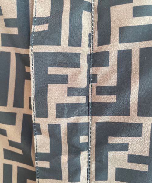 FENDI（フェンディ）FENDI (フェンディ) ズッカ柄 リバーシブルナイロン ジップアップパーカ ブラウン×ブラック サイズ:50の古着・服飾アイテム