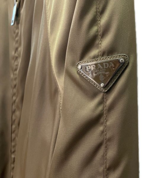 PRADA（プラダ）PRADA (プラダ) トライアングルプレートナイロンブルゾン オリーブ サイズ:50の古着・服飾アイテム