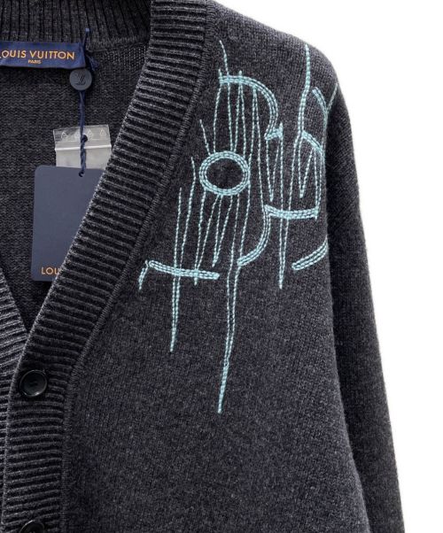LOUIS VUITTON（ルイ ヴィトン）LOUIS VUITTON (ルイ ヴィトン) LVフリークエンシーカーディガン グレー サイズ:XL 未使用品の古着・服飾アイテム