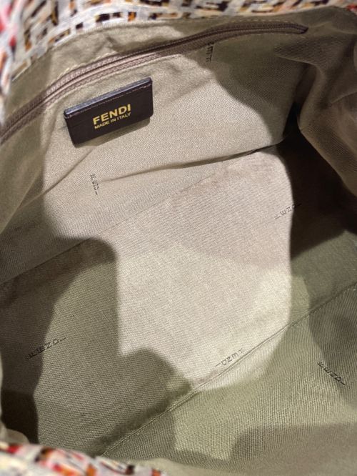 FENDI（フェンディ）FENDI (フェンディ) マンマバケット ベージュの古着・服飾アイテム
