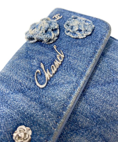 CHANEL（シャネル）CHANEL (シャネル) カメリア装飾3つ折り財布 インディゴ サイズ:-の古着・服飾アイテム