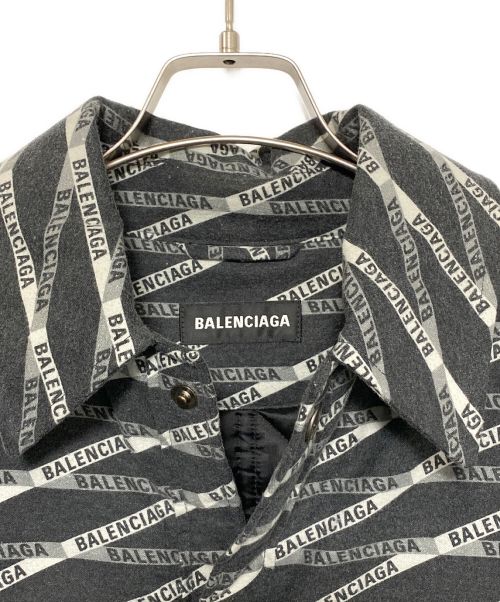 BALENCIAGA（バレンシアガ）BALENCIAGA (バレンシアガ) オールオーバー パデッドフリースシャツ ブラック サイズ:SIZE 42の古着・服飾アイテム
