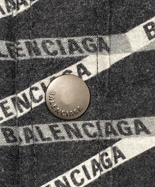 BALENCIAGA（バレンシアガ）BALENCIAGA (バレンシアガ) オールオーバー パデッドフリースシャツ ブラック サイズ:SIZE 42の古着・服飾アイテム