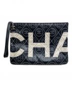 CHANELシャネル）の古着「カメリアクラッチバッグ」｜ブラック×ホワイト