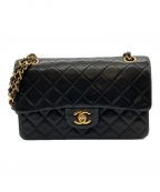CHANELシャネル）の古着「Wフラップチェーンショルダーバッグ」｜ブラック