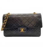 CHANELシャネル）の古着「Wフラップチェーンショルダーバッグ」｜ブラック