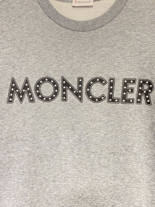 MONCLER（モンクレール）MONCLER (モンクレール) ロゴスタッズスウェット グレー サイズ:Mの古着・服飾アイテム