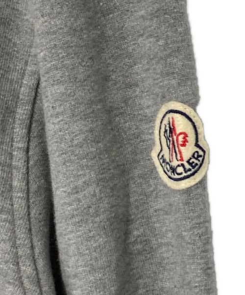 MONCLER（モンクレール）MONCLER (モンクレール) ロゴスタッズスウェット グレー サイズ:Mの古着・服飾アイテム