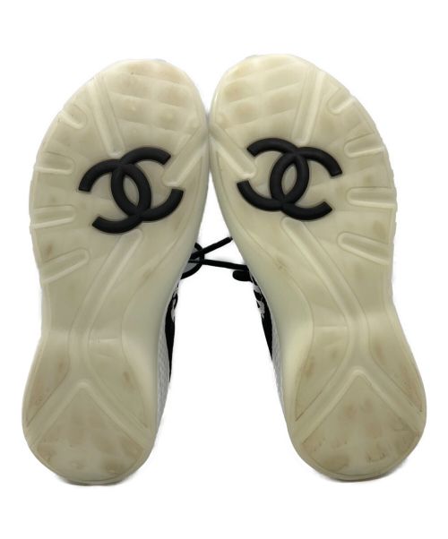CHANEL（シャネル）CHANEL (シャネル) ロゴレザースニーカー ホワイト×ブラック サイズ:38の古着・服飾アイテム