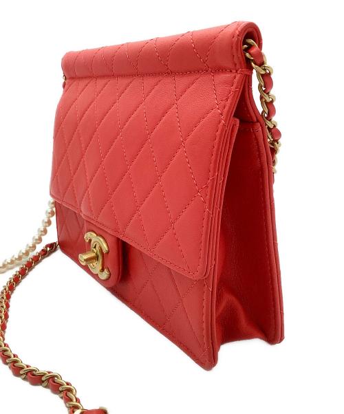 CHANEL（シャネル）CHANEL (シャネル) マトラッセ パールチェーンショルダーバッグ レッドの古着・服飾アイテム