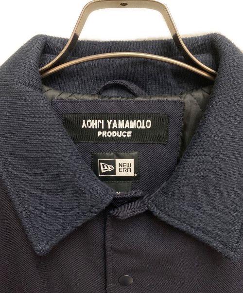 YOHJI YAMAMOTO × NEW ERA（ヨウジヤマモト × ニューエラ）YOHJI YAMAMOTO × NEW ERA (ヨウジヤマモト × ニューエラ) コラボコーチジャケット ネイビー サイズ:XLの古着・服飾アイテム