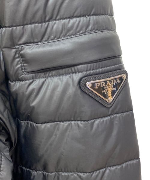 PRADA（プラダ）PRADA (プラダ) ロゴプレートライトダウンジャケット ブラック サイズ:46の古着・服飾アイテム