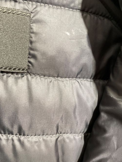 PRADA（プラダ）PRADA (プラダ) ロゴプレートライトダウンジャケット ブラック サイズ:46の古着・服飾アイテム