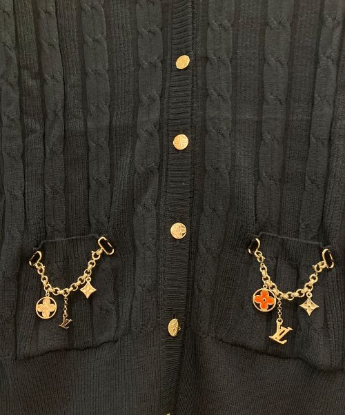 LOUIS VUITTON（ルイ ヴィトン）LOUIS VUITTON (ルイ ヴィトン) チャーム装飾カーディガン ブラック サイズ:Lの古着・服飾アイテム