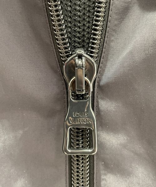 LOUIS VUITTON（ルイ ヴィトン）LOUIS VUITTON (ルイ ヴィトン) ラインロゴジャケット ブラック×ブルー サイズ:XLの古着・服飾アイテム