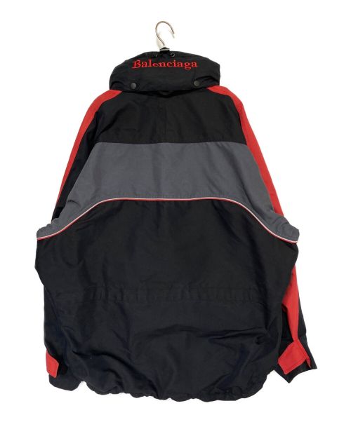 BALENCIAGA（バレンシアガ）BALENCIAGA (バレンシアガ) Cシェイプマウンテンパーカー ブラック×レッド サイズ:50の古着・服飾アイテム