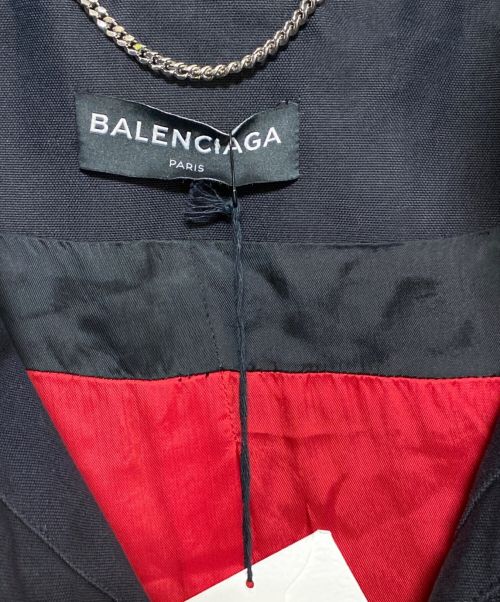 BALENCIAGA（バレンシアガ）BALENCIAGA (バレンシアガ) Cシェイプマウンテンパーカー ブラック×レッド サイズ:50の古着・服飾アイテム
