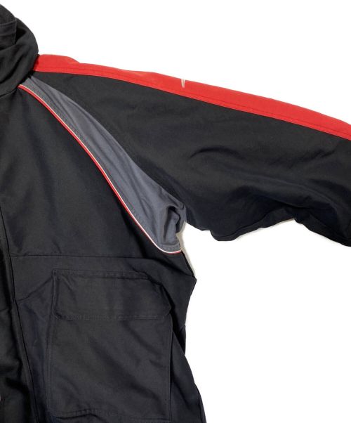 BALENCIAGA（バレンシアガ）BALENCIAGA (バレンシアガ) Cシェイプマウンテンパーカー ブラック×レッド サイズ:50の古着・服飾アイテム