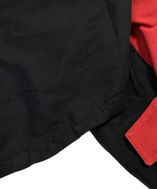 BALENCIAGA（バレンシアガ）BALENCIAGA (バレンシアガ) Cシェイプマウンテンパーカー ブラック×レッド サイズ:50の古着・服飾アイテム