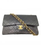 CHANELシャネル）の古着「Wフラップチェーンショルダーバッグ」｜ブラック