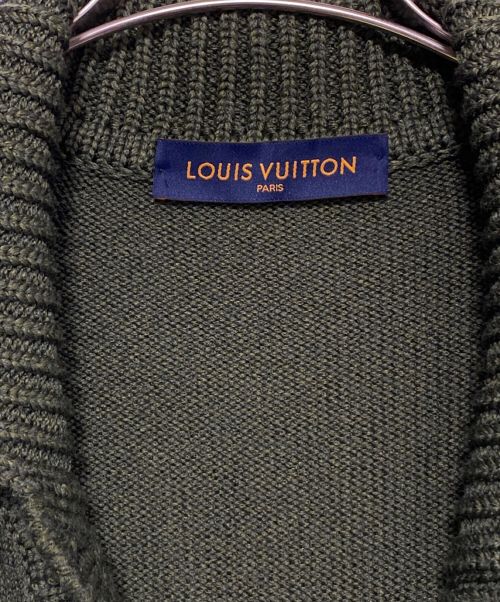 LOUIS VUITTON（ルイ ヴィトン）LOUIS VUITTON (ルイ ヴィトン) NIGO (ニゴ) バックロゴカーディガン オリーブ サイズ:SIZE 5Lの古着・服飾アイテム